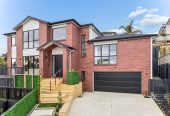 2 kitchens, 5 beds (3 ensuites) 4.5 baths house with double garage and 1 bed granny, 18 Mara Way, Sunnyvale, Auckland