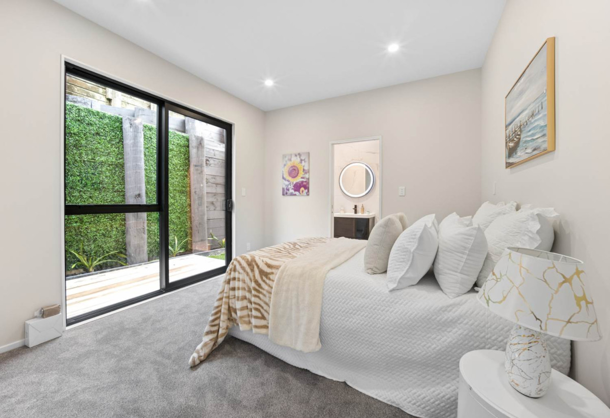 2 kitchens, 5 beds (3 ensuites) 4.5 baths house with double garage and 1 bed granny, 18 Mara Way, Sunnyvale, Auckland