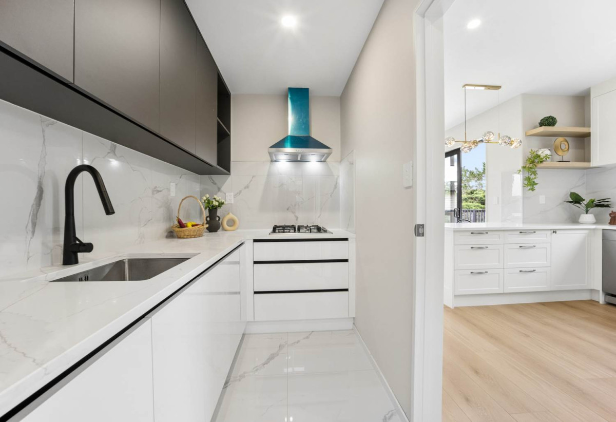 2 kitchens, 5 beds (3 ensuites) 4.5 baths house with double garage and 1 bed granny, 18 Mara Way, Sunnyvale, Auckland