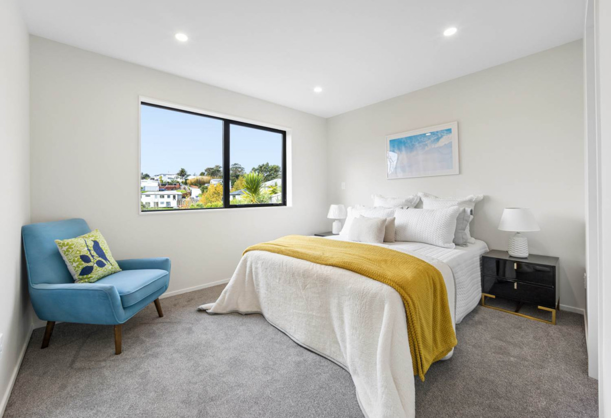 2 kitchens, 5 beds (3 ensuites) 4.5 baths house with double garage and 1 bed granny, 18 Mara Way, Sunnyvale, Auckland