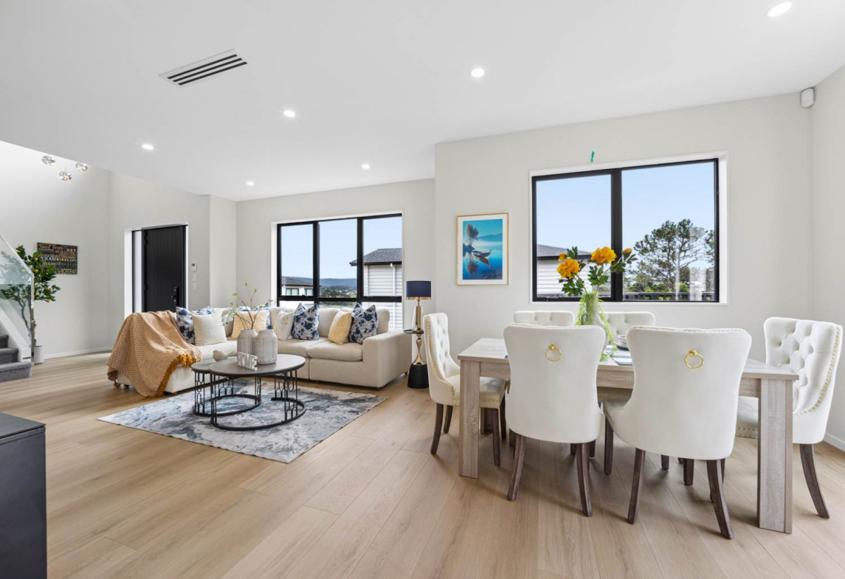 2 kitchens, 5 beds (3 ensuites) 4.5 baths house with double garage and 1 bed granny, 18 Mara Way, Sunnyvale, Auckland
