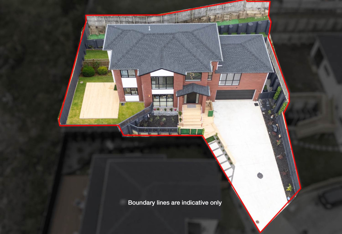 2 kitchens, 5 beds (3 ensuites) 4.5 baths house with double garage and 1 bed granny, 18 Mara Way, Sunnyvale, Auckland