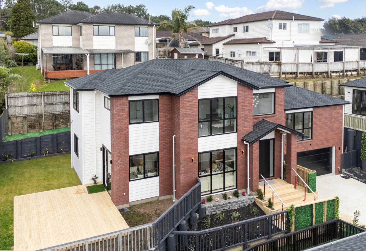 2 kitchens, 5 beds (3 ensuites) 4.5 baths house with double garage and 1 bed granny, 18 Mara Way, Sunnyvale, Auckland