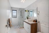 2 kitchens, 6 beds (4 ensuites) 5.5 baths house with double garage and 2 beds granny, 58 Lime Hill Rise, Flat Bush, Auckland