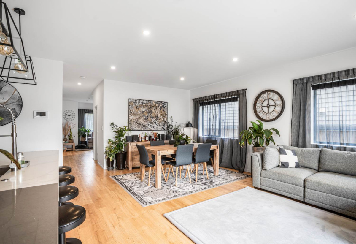2 kitchens, 6 beds (4 ensuites) 5.5 baths house with double garage and 2 beds granny, 58 Lime Hill Rise, Flat Bush, Auckland