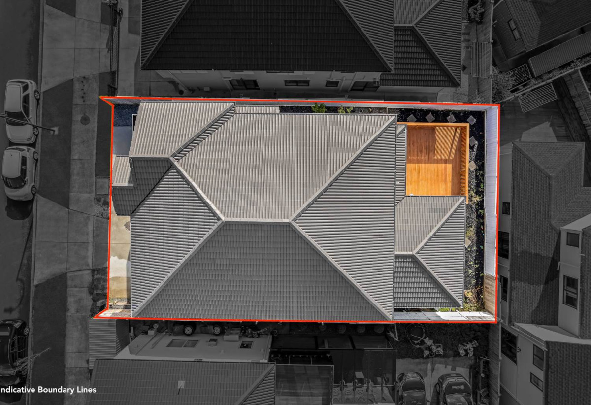 2 kitchens, 8 beds (3 ensuites) 5.5 baths house with double garage and 3 beds granny, 12 Uru Drive, Flat Bush, Auckland