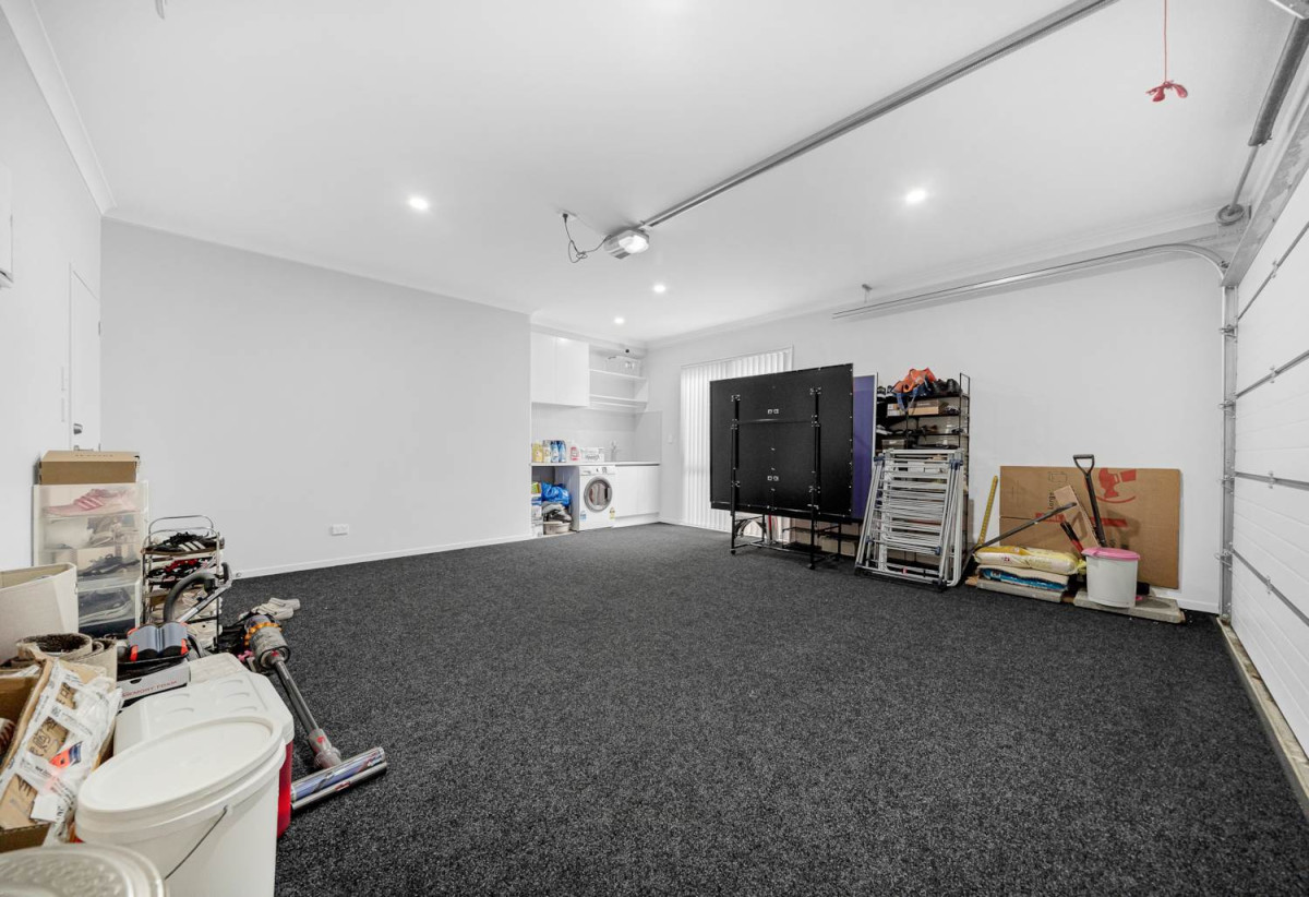 2 kitchens, 8 beds (3 ensuites) 5.5 baths house with double garage and 3 beds granny, 12 Uru Drive, Flat Bush, Auckland