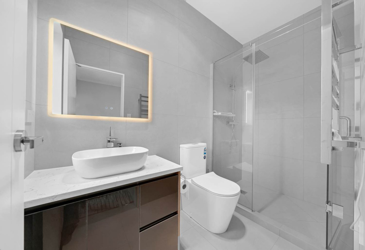 2 kitchens, 8 beds (3 ensuites) 5.5 baths house with double garage and 3 beds granny, 12 Uru Drive, Flat Bush, Auckland
