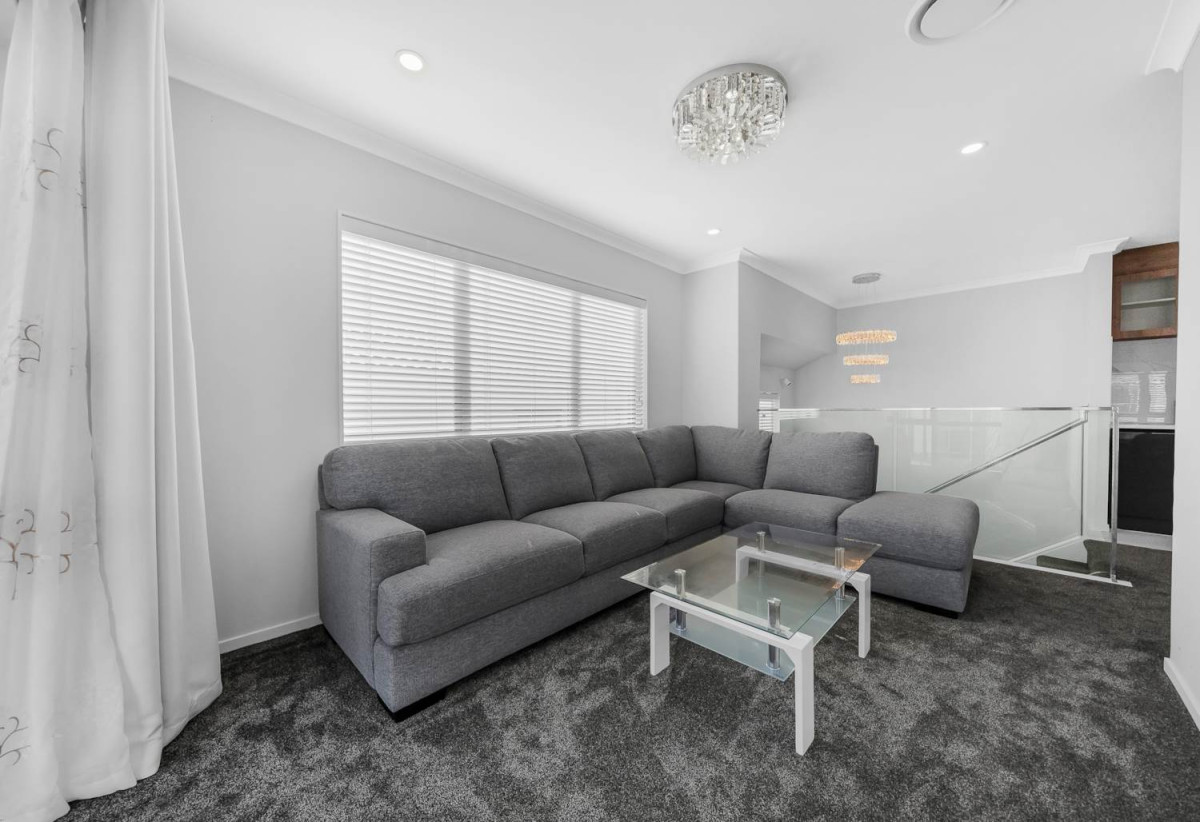 2 kitchens, 8 beds (3 ensuites) 5.5 baths house with double garage and 3 beds granny, 12 Uru Drive, Flat Bush, Auckland