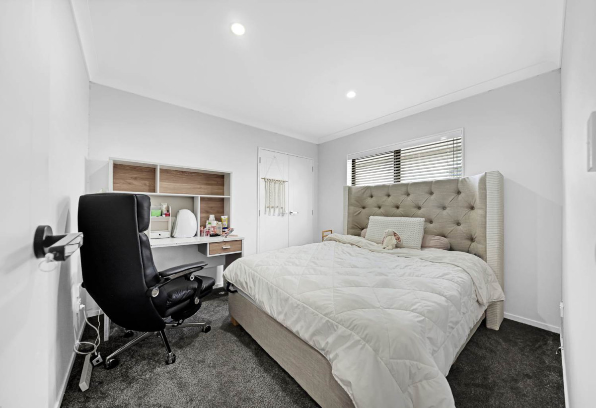 2 kitchens, 8 beds (3 ensuites) 5.5 baths house with double garage and 3 beds granny, 12 Uru Drive, Flat Bush, Auckland