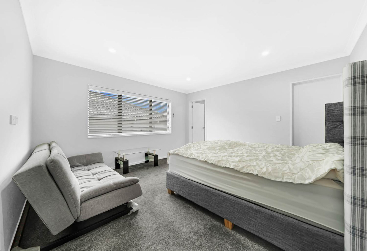 2 kitchens, 8 beds (3 ensuites) 5.5 baths house with double garage and 3 beds granny, 12 Uru Drive, Flat Bush, Auckland