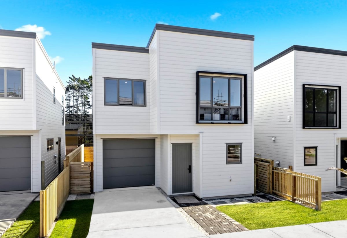 Brandnew standalone 4 beds 2.5 baths house with garage, 22 Flax Street, Westgate, Auckland