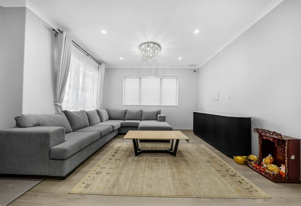 2 kitchens, 8 beds (3 ensuites) 5.5 baths house with double garage and 3 beds granny, 12 Uru Drive, Flat Bush, Auckland