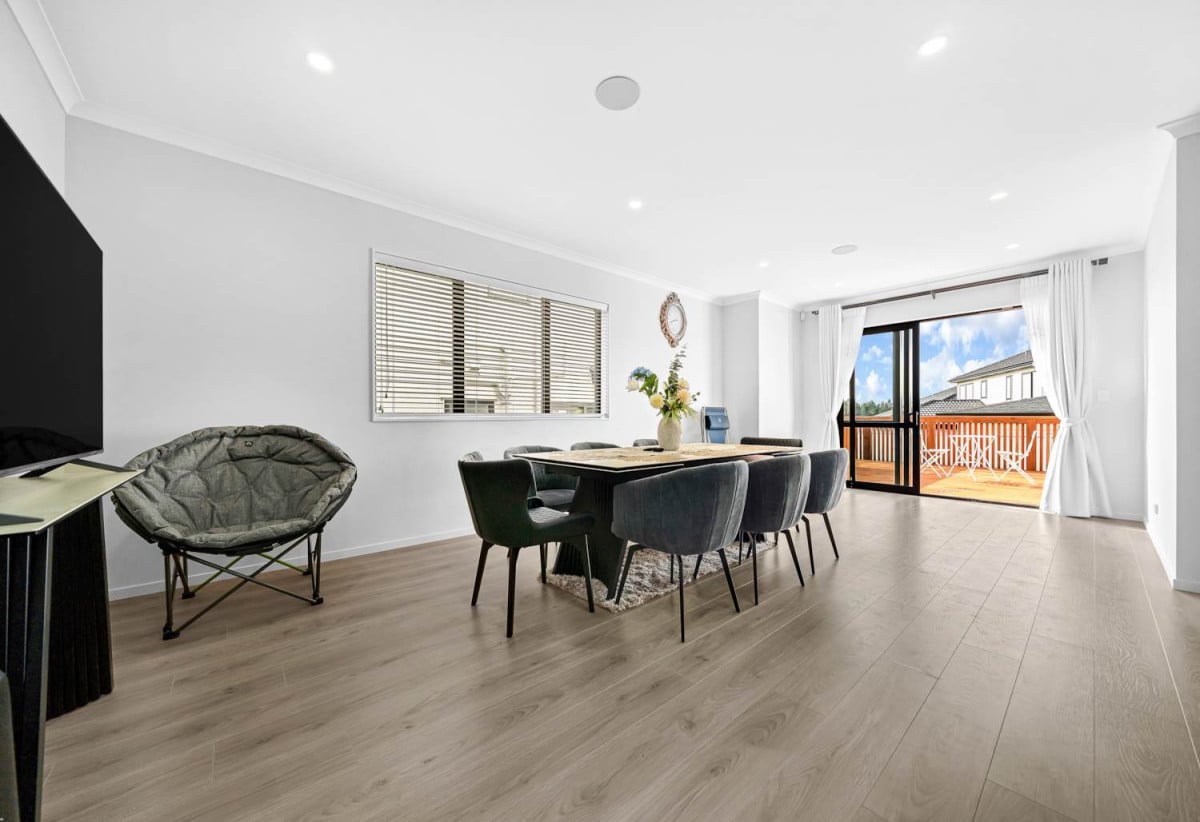 2 kitchens, 8 beds (3 ensuites) 5.5 baths house with double garage and 3 beds granny, 12 Uru Drive, Flat Bush, Auckland