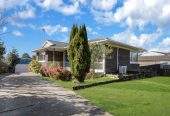 607m2 section, Brick and tile 3 beds 1 bath house with standalone double garage, 16 Harford Place, Pakuranga Heights, Auckland