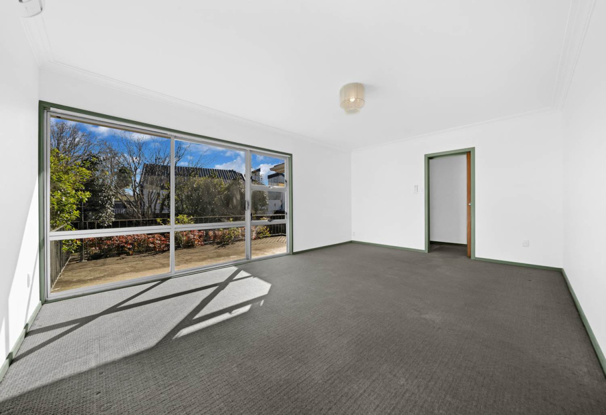 607m2 section, Brick and tile 3 beds 1 bath house with standalone double garage, 16 Harford Place, Pakuranga Heights, Auckland