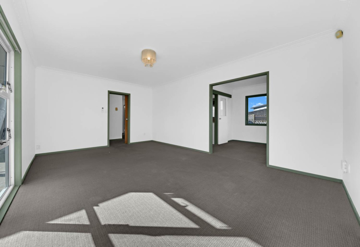 607m2 section, Brick and tile 3 beds 1 bath house with standalone double garage, 16 Harford Place, Pakuranga Heights, Auckland