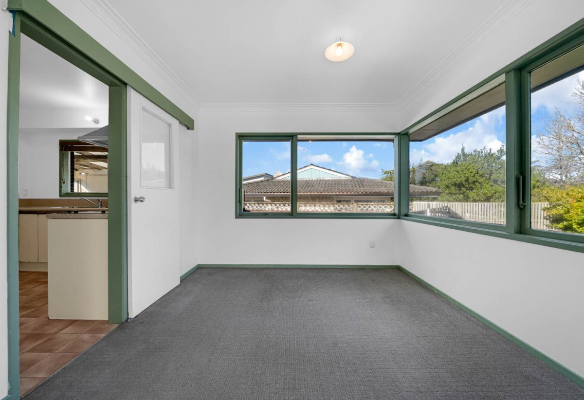 607m2 section, Brick and tile 3 beds 1 bath house with standalone double garage, 16 Harford Place, Pakuranga Heights, Auckland