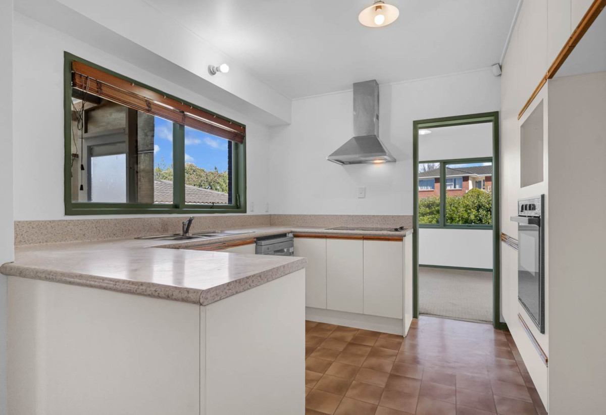 607m2 section, Brick and tile 3 beds 1 bath house with standalone double garage, 16 Harford Place, Pakuranga Heights, Auckland
