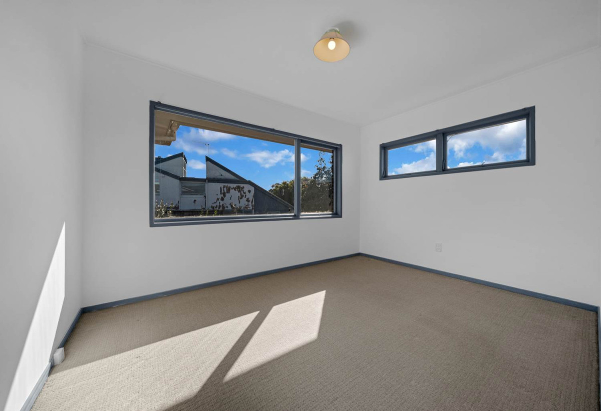 607m2 section, Brick and tile 3 beds 1 bath house with standalone double garage, 16 Harford Place, Pakuranga Heights, Auckland