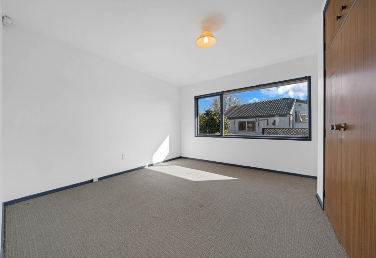 607m2 section, Brick and tile 3 beds 1 bath house with standalone double garage, 16 Harford Place, Pakuranga Heights, Auckland