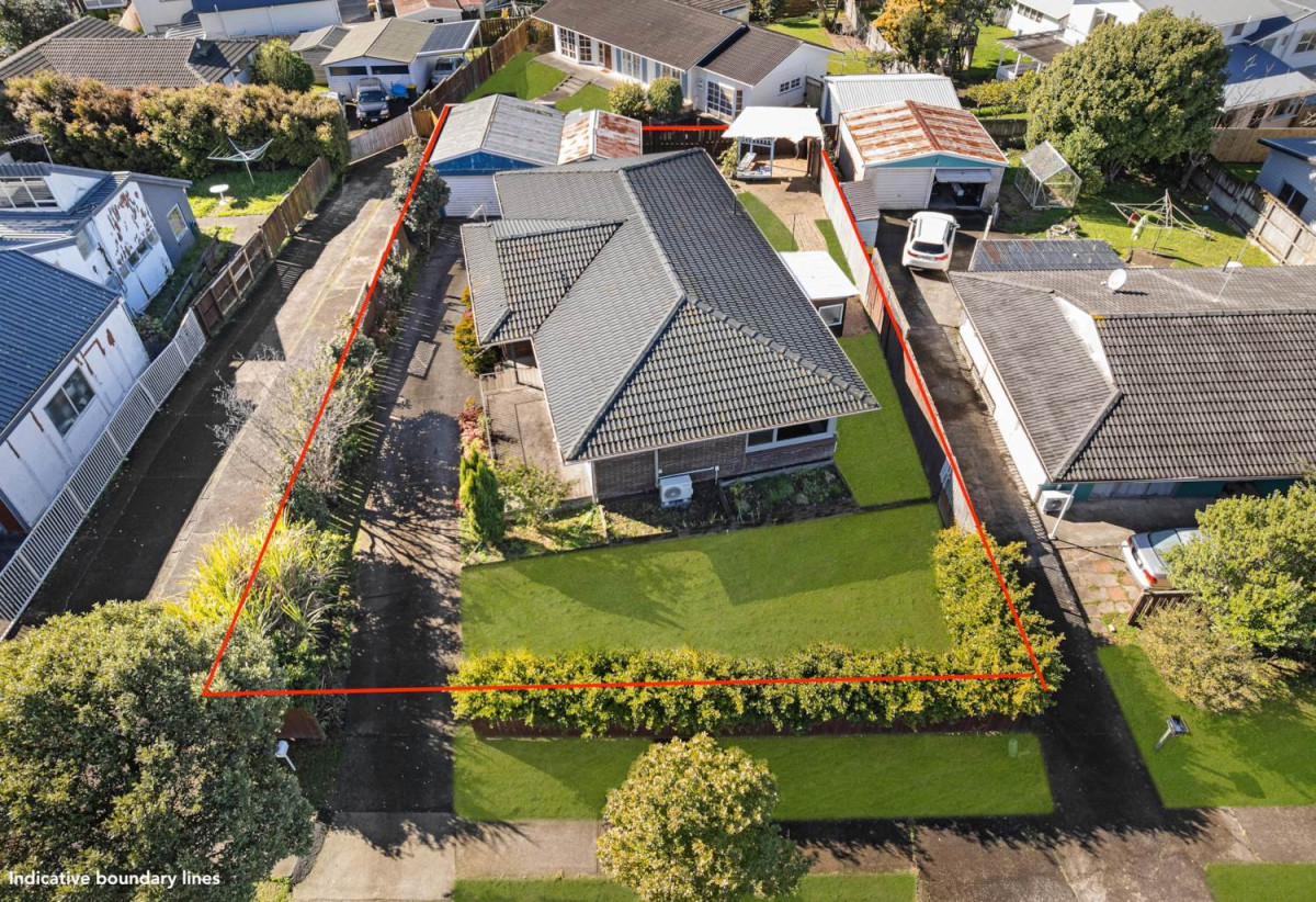 607m2 section, Brick and tile 3 beds 1 bath house with standalone double garage, 16 Harford Place, Pakuranga Heights, Auckland