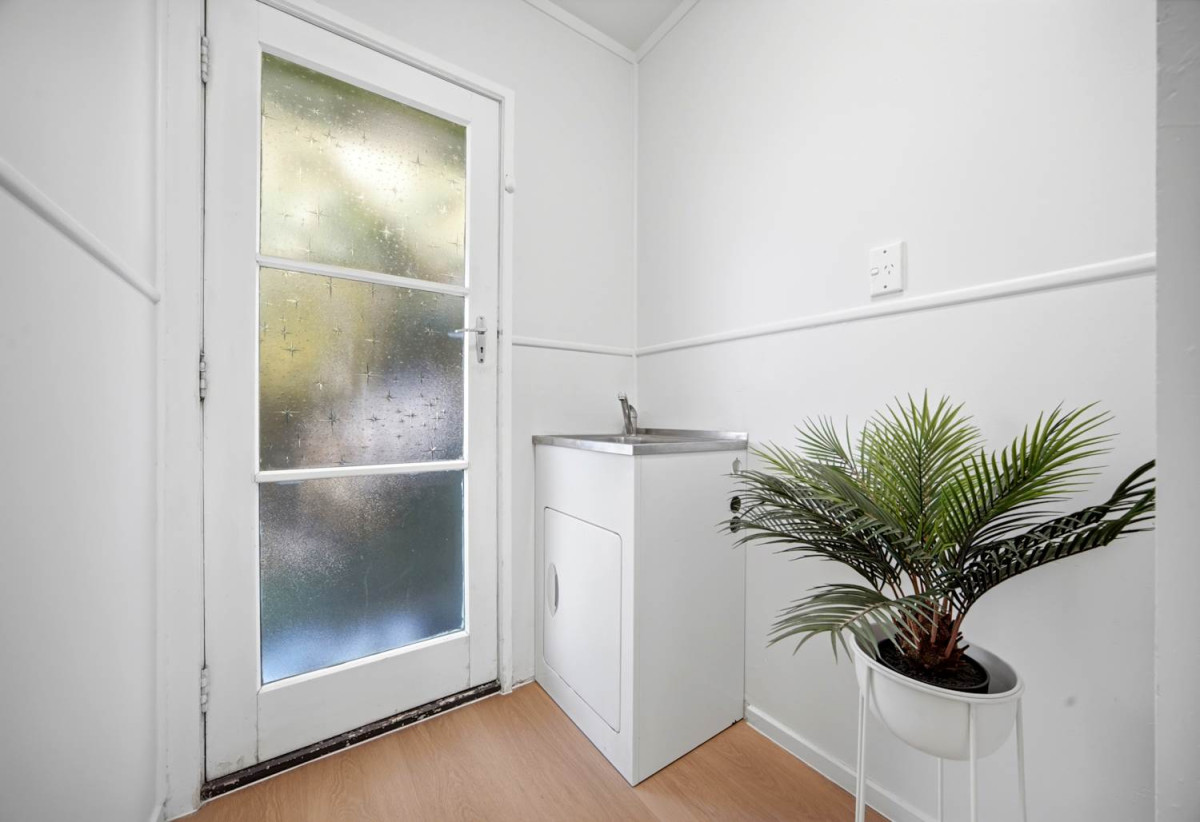 Motivated Vendors – Must Sell!, Double Grammar school zone (AGGS & MAGS), 2 beds 1 bath unit with car park, Solid concrete block and brick construction, 10/32 Arabi Street, Sandringham, Auckland