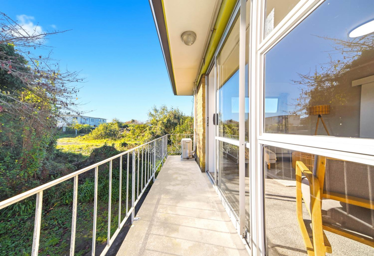 Motivated Vendors – Must Sell!, Double Grammar school zone (AGGS & MAGS), 2 beds 1 bath unit with car park, Solid concrete block and brick construction, 10/32 Arabi Street, Sandringham, Auckland