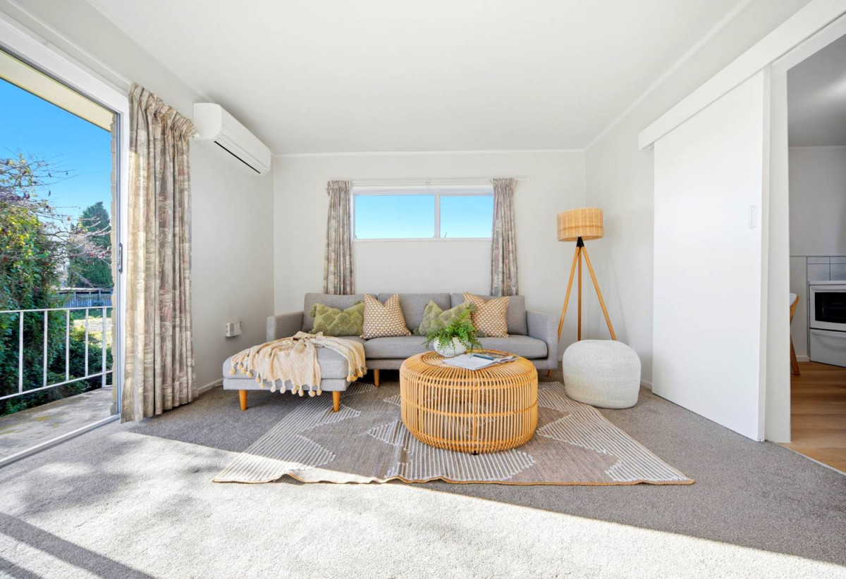 Motivated Vendors – Must Sell!, Double Grammar school zone (AGGS & MAGS), 2 beds 1 bath unit with car park, Solid concrete block and brick construction, 10/32 Arabi Street, Sandringham, Auckland