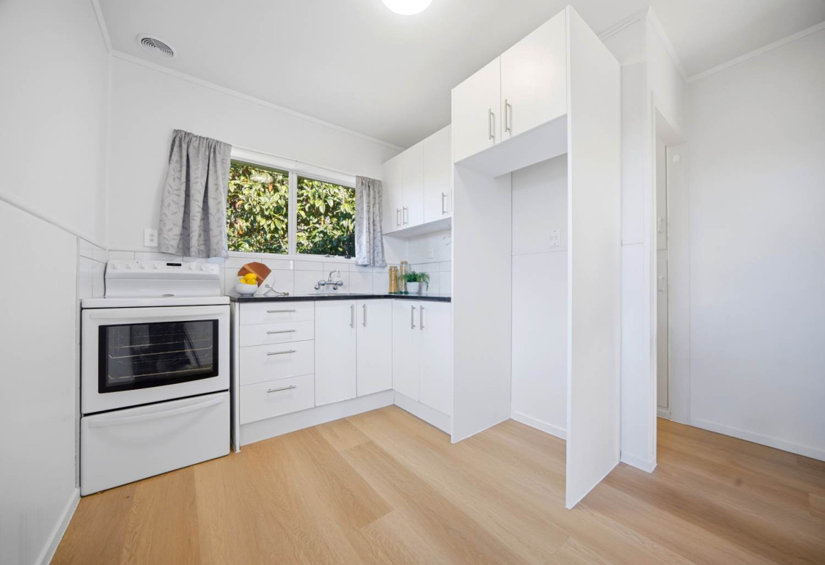 Motivated Vendors – Must Sell!, Double Grammar school zone (AGGS & MAGS), 2 beds 1 bath unit with car park, Solid concrete block and brick construction, 10/32 Arabi Street, Sandringham, Auckland
