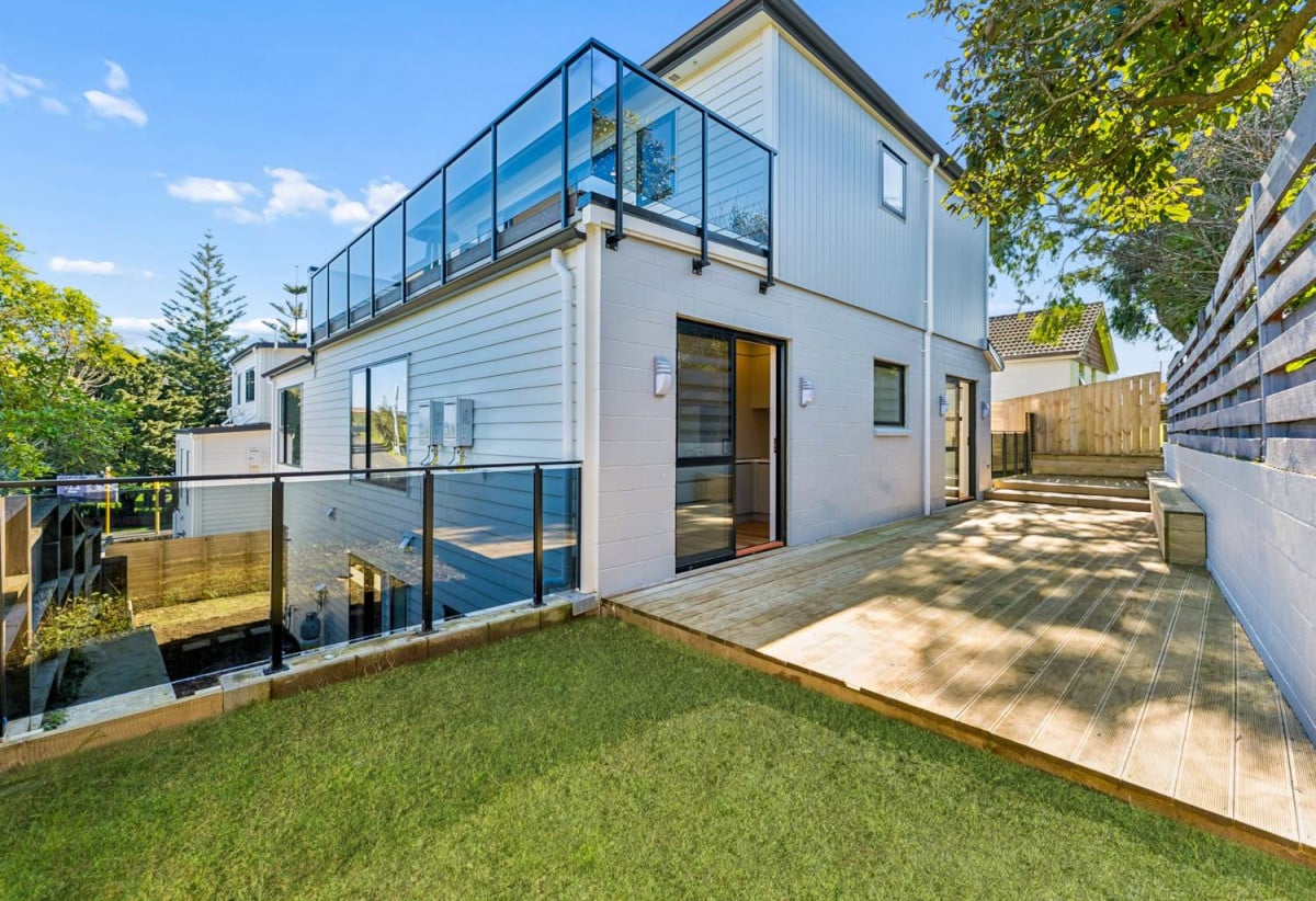 2 kitchens, Brandnew standalone 5 beds 4 baths home with double garage, 113a Queenstown Road, Onehunga, Auckland