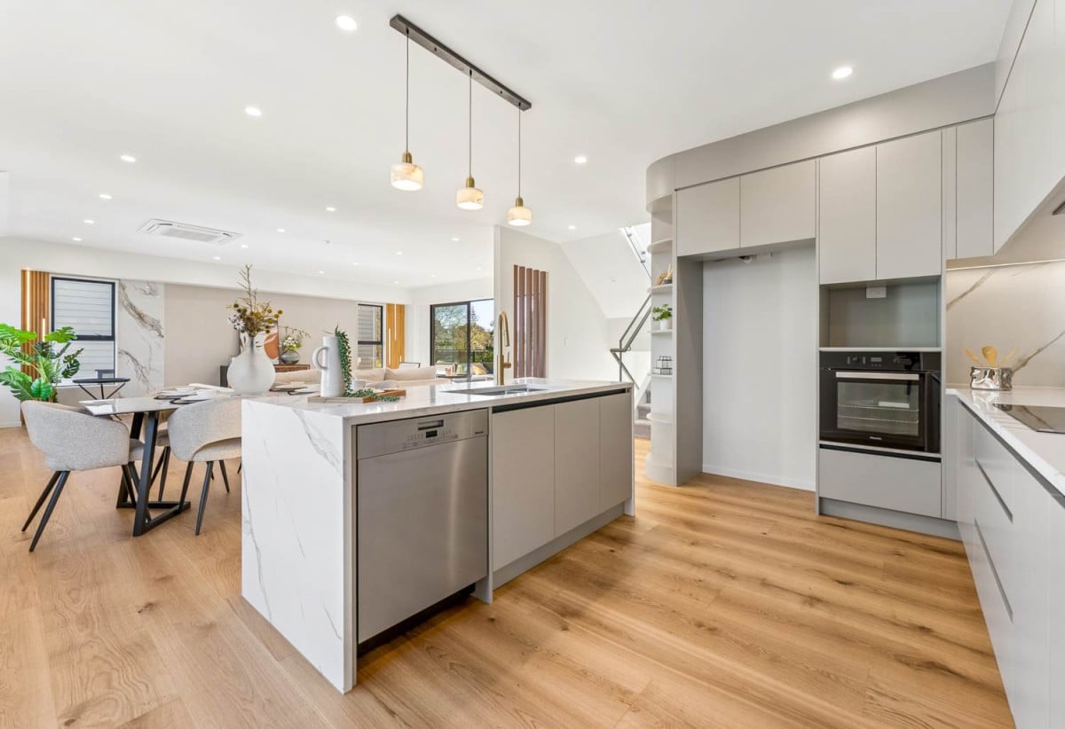 2 kitchens, Brandnew standalone 5 beds 4 baths home with double garage, 113a Queenstown Road, Onehunga, Auckland