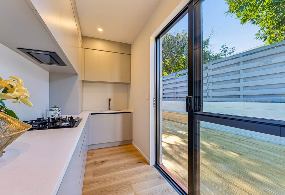2 kitchens, Brandnew standalone 5 beds 4 baths home with double garage, 113a Queenstown Road, Onehunga, Auckland