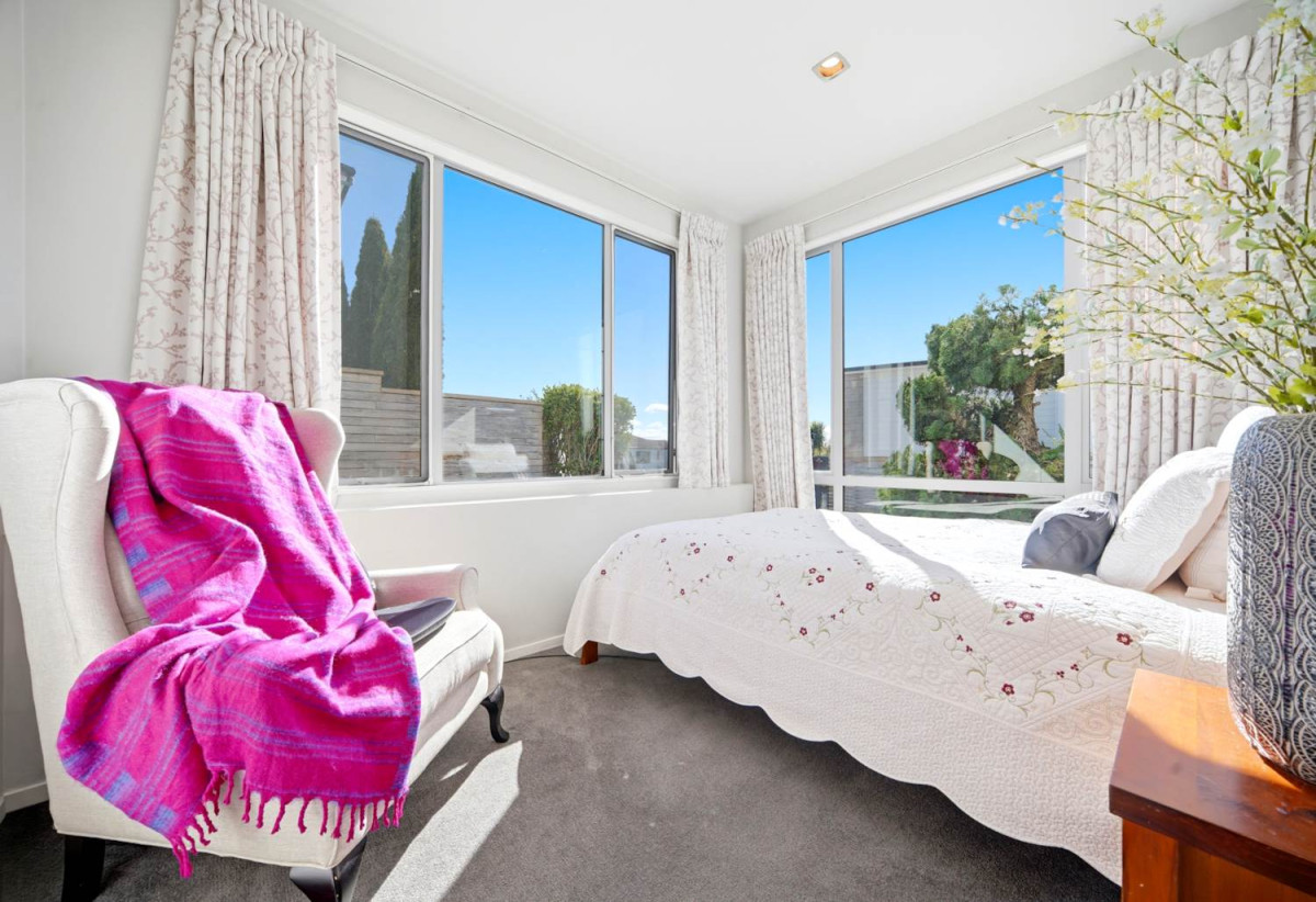 556m2 section, Rangitoto College zone, 5 beds 3 baths house with double garage, 24 Fernhill Way, Pinehill, Auckland