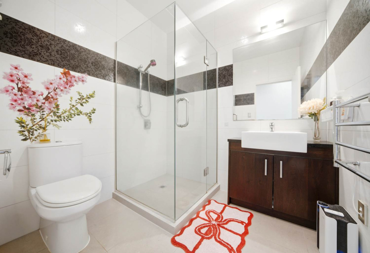 556m2 section, Rangitoto College zone, 5 beds 3 baths house with double garage, 24 Fernhill Way, Pinehill, Auckland