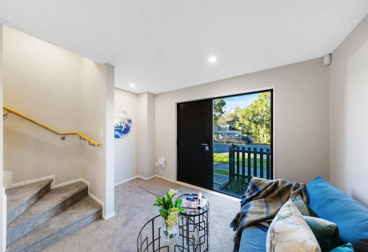 With View, Brandnew freehold 3 beds ( 2 semi-ensuites) 2.5 baths home with car park, 2/73 Glendale Road, Glen Eden, Auckland