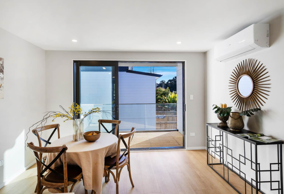 With View, Brandnew freehold 3 beds ( 2 semi-ensuites) 2.5 baths home with car park, 2/73 Glendale Road, Glen Eden, Auckland