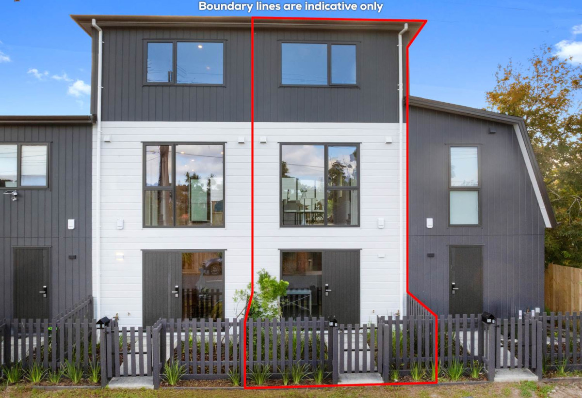 With View, Brandnew freehold 3 beds ( 2 semi-ensuites) 2.5 baths home with car park, 2/73 Glendale Road, Glen Eden, Auckland
