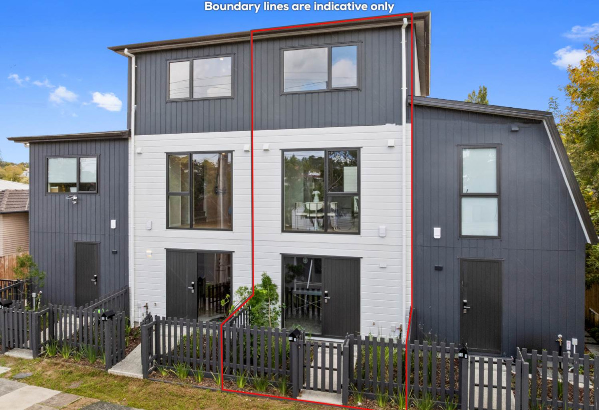 With View, Brandnew freehold 3 beds ( 2 semi-ensuites) 2.5 baths home with car park, 2/73 Glendale Road, Glen Eden, Auckland