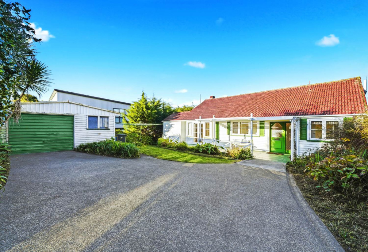 1576m2 section, Once in 70+ Years, Built and lovingly owned by the same family since 1954, 3 beds 1 bath house with garage, 0.3 km to Willow Park School, 257 Glenfield Road, Hillcrest, Auckland