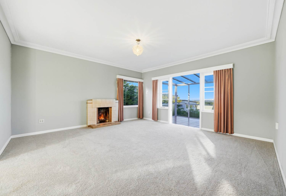 1576m2 section, Once in 70+ Years, Built and lovingly owned by the same family since 1954, 3 beds 1 bath house with garage, 0.3 km to Willow Park School, 257 Glenfield Road, Hillcrest, Auckland
