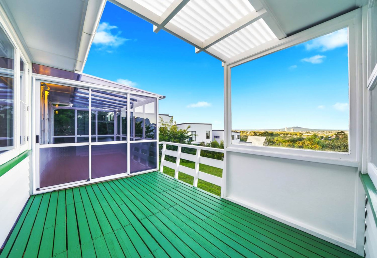 1576m2 section, Once in 70+ Years, Built and lovingly owned by the same family since 1954, 3 beds 1 bath house with garage, 0.3 km to Willow Park School, 257 Glenfield Road, Hillcrest, Auckland