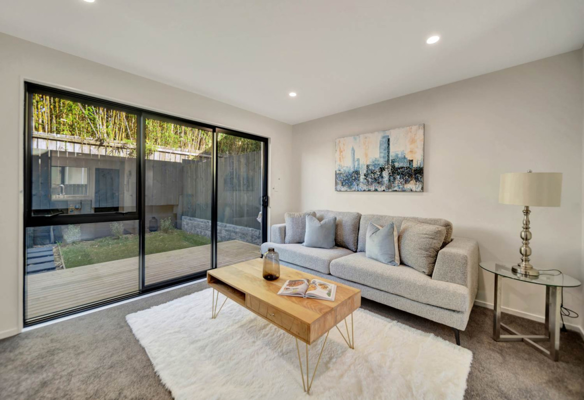 Enquiries over $500k, Brandnew 2 beds 1 bath home, move-in ready, 0.7 km to Royal Road School, 2/106 Triangle Road, Massey, Auckland
