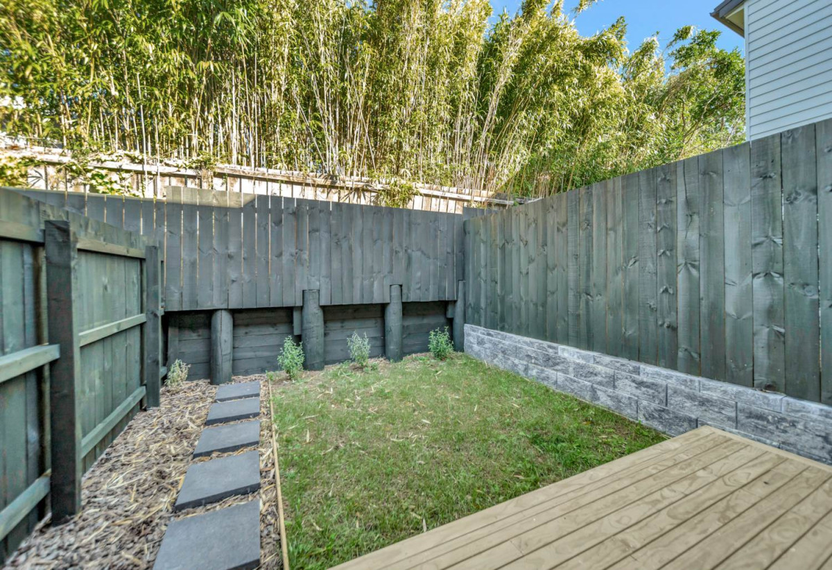 Enquiries over $500k, Brandnew 2 beds 1 bath home, move-in ready, 0.7 km to Royal Road School, 2/106 Triangle Road, Massey, Auckland