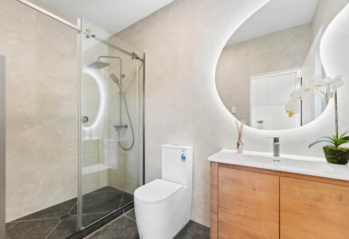 2 kitchens, Brandnew standalone 5 beds 4 baths home with double garage, 113a Queenstown Road, Onehunga, Auckland