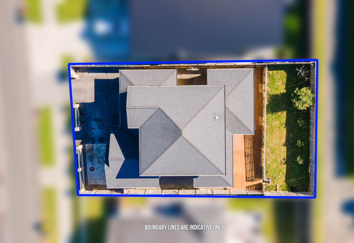 501m2 section, 2 kitchens, 5 beds 3.5 baths house with double garage and 2 beds granny, 56 Taikura Avenue, Red Beach, Auckland
