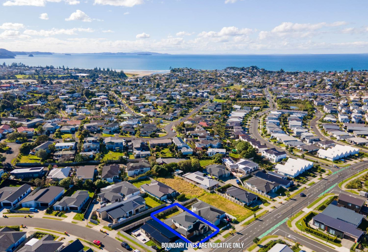 501m2 section, 2 kitchens, 5 beds 3.5 baths house with double garage and 2 beds granny, 56 Taikura Avenue, Red Beach, Auckland