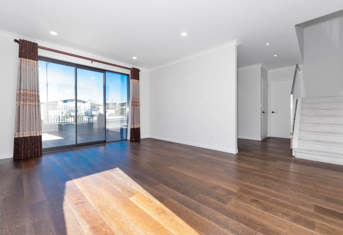 501m2 section, 2 kitchens, 5 beds 3.5 baths house with double garage and 2 beds granny, 56 Taikura Avenue, Red Beach, Auckland