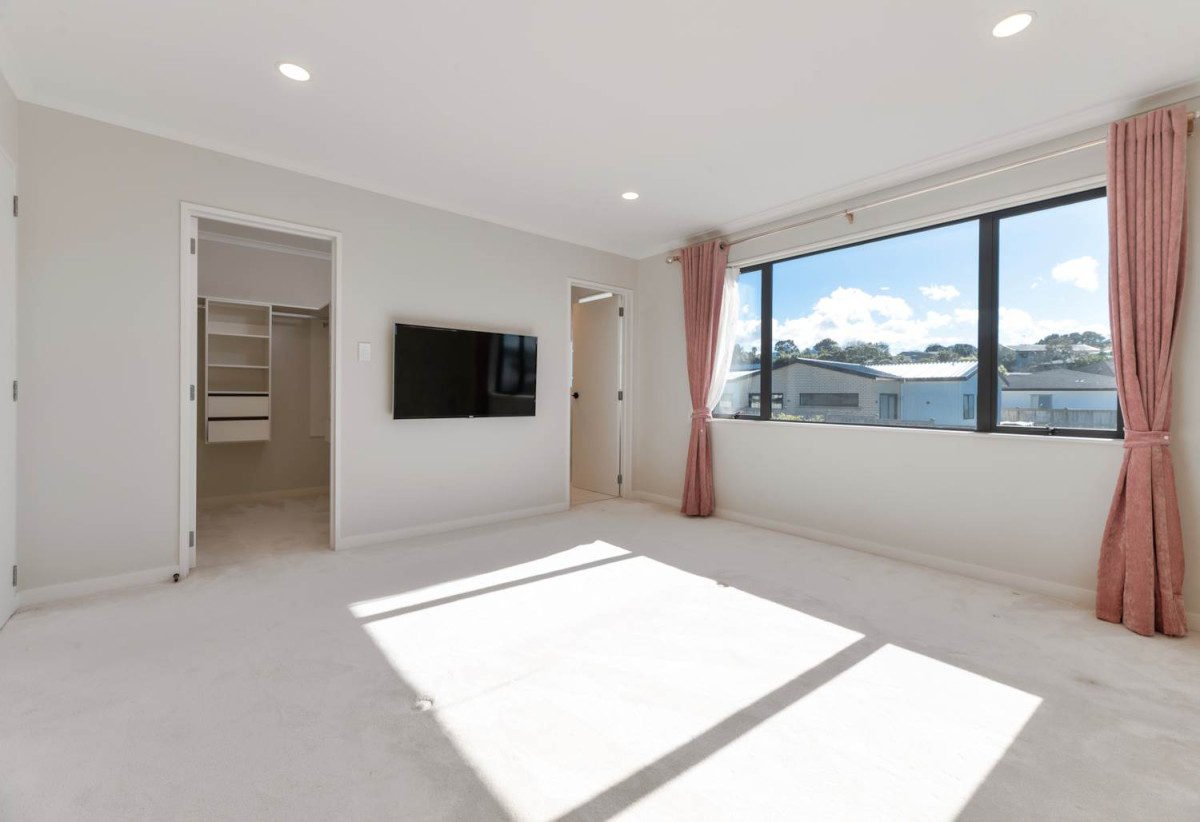 501m2 section, 2 kitchens, 5 beds 3.5 baths house with double garage and 2 beds granny, 56 Taikura Avenue, Red Beach, Auckland