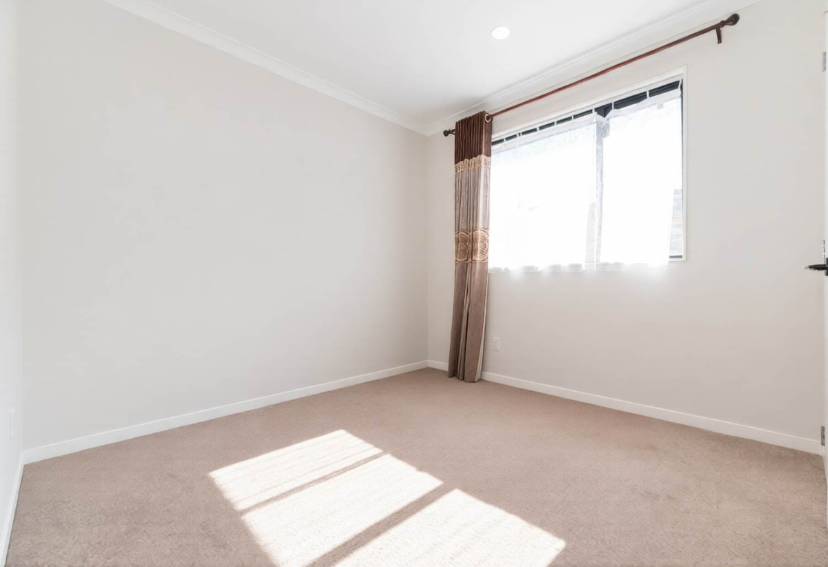 501m2 section, 2 kitchens, 5 beds 3.5 baths house with double garage and 2 beds granny, 56 Taikura Avenue, Red Beach, Auckland
